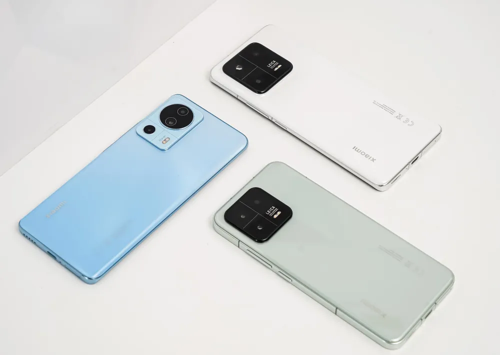 Các ứng dụng trên iPhone thường được cập nhật sớm hơn Android. Ảnh: TIỂU MINH