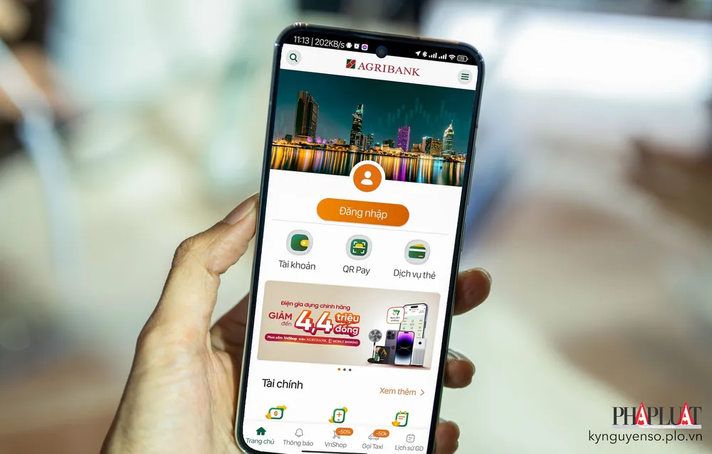 Ngân hàng cảnh báo ứng dụng giả mạo. Ảnh: TIỂU MINH