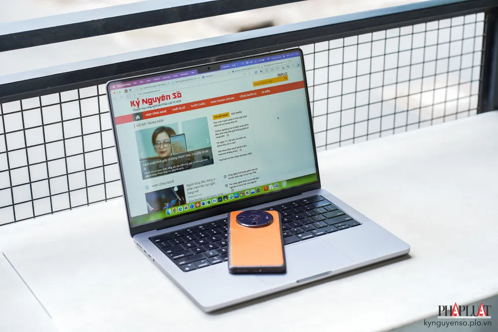 Thu cũ đổi mới được xem là phương án tối ưu để tiết kiệm chi phí khi mua smartphone mới. Ảnh: TIỂU MINH