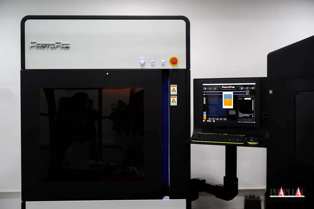 Các mẫu máy in 3D công nghiệp. Ảnh: TIỂU MINH