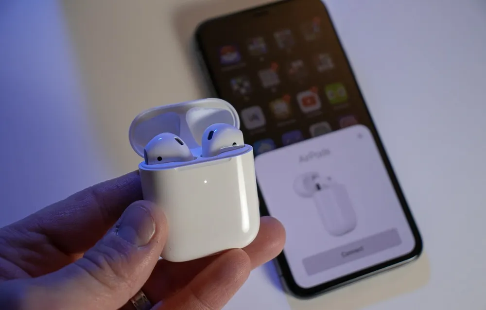 Nếu là AirPods không chính hãng, iPhone sẽ tự động hiển thị thông báo “không thể xác minh AirPods”. Ảnh: Cult of Mac