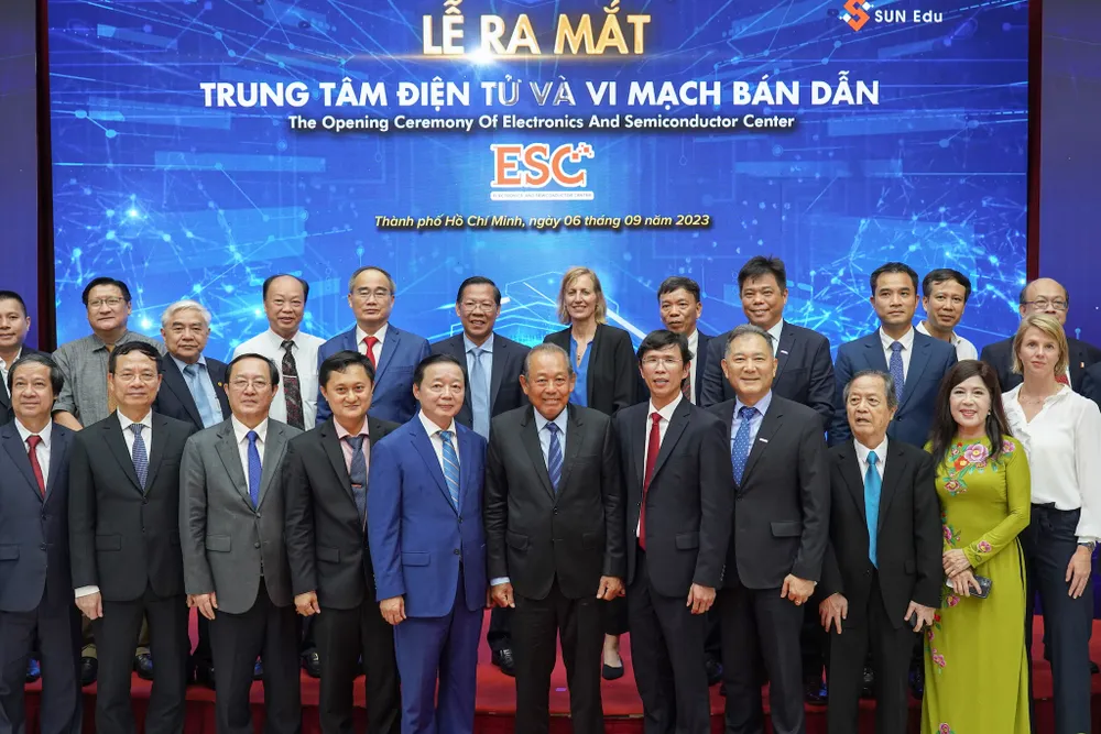 Lễ ra mắt Trung tâm điện tử và vi mạch bán dẫn. Ảnh: MINH HOÀNG