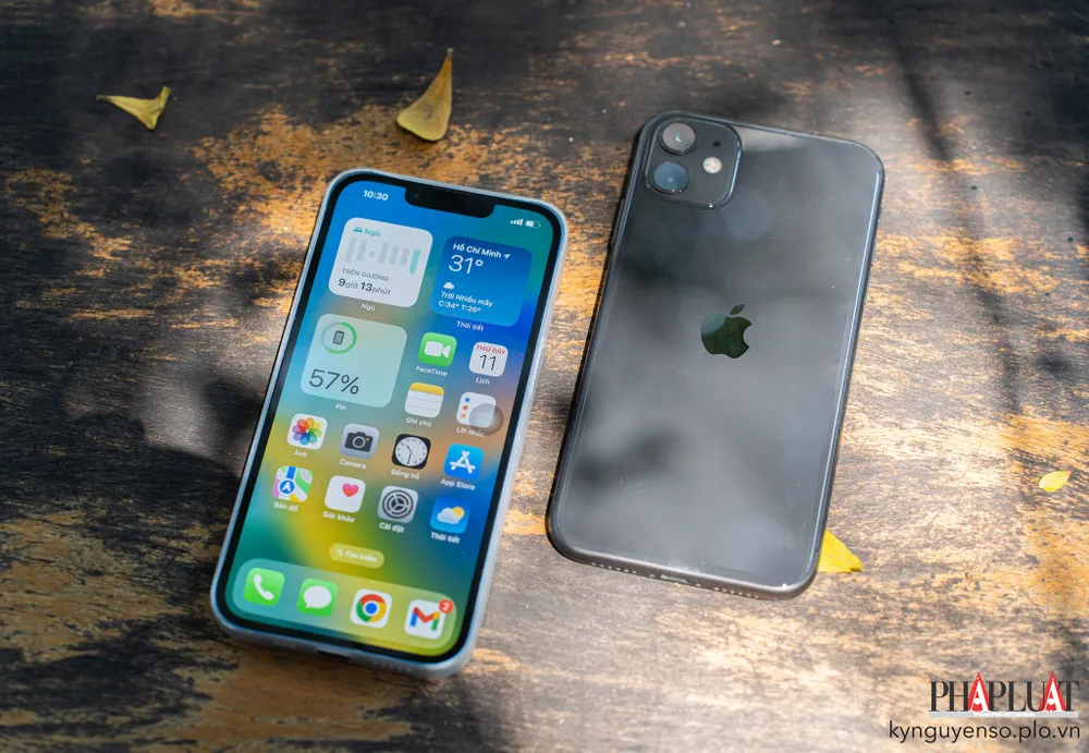 iphone-13-giam-gia-dip-9-9 iPhone 13 giảm giá chỉ còn 15,59 triệu đồng. Ảnh: TIỂU MINH