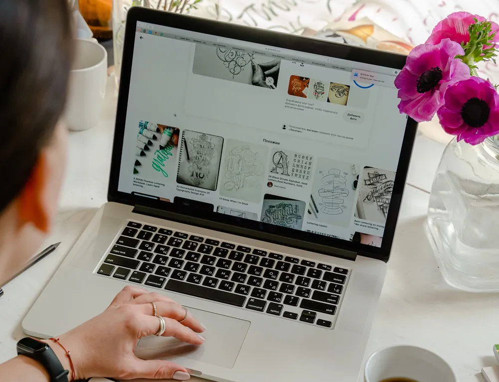 Mua sắm online. Ảnh: Pexels