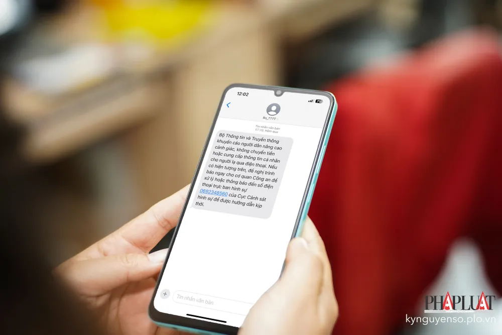 Bộ TTTT khuyến cáo người dân không chuyển tiền cho người lạ. Ảnh: TIỂU MINH Bộ TTTT khuyến cáo người dân không chuyển tiền cho người lạ. Ảnh: TIỂU MINH