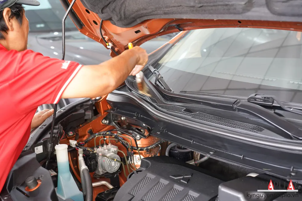 Rửa và bảo dưỡng ô tô sẽ giúp kéo dài tuổi thọ xe. Ảnh: TIỂU MINH