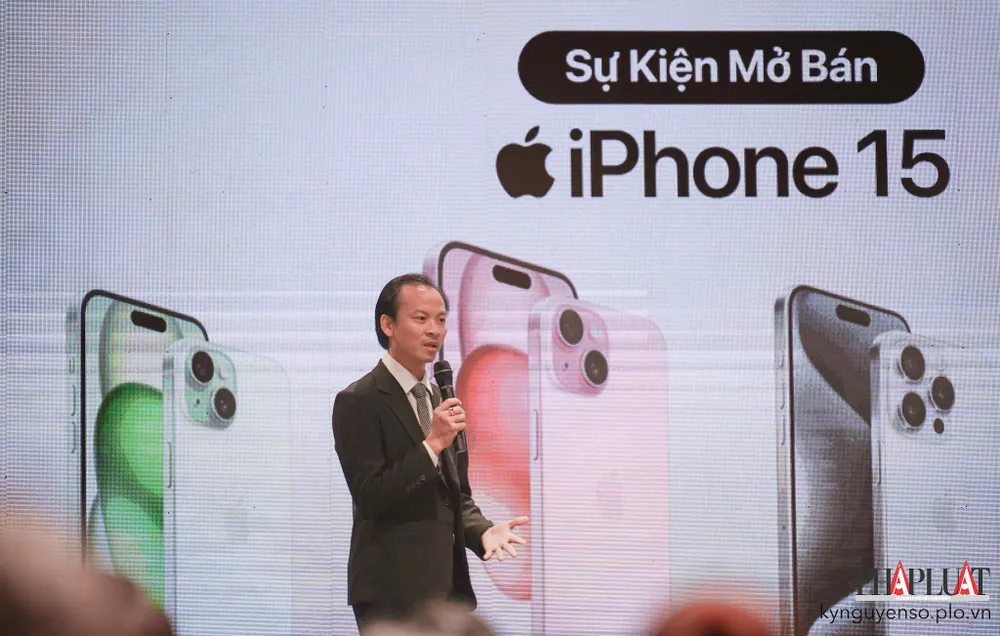 iPhone 15 series hút khách từ những ngày đầu mở bán. Ảnh: TIỂU MINH iPhone 15 series hút khách từ những ngày đầu mở bán. Ảnh: TIỂU MINH