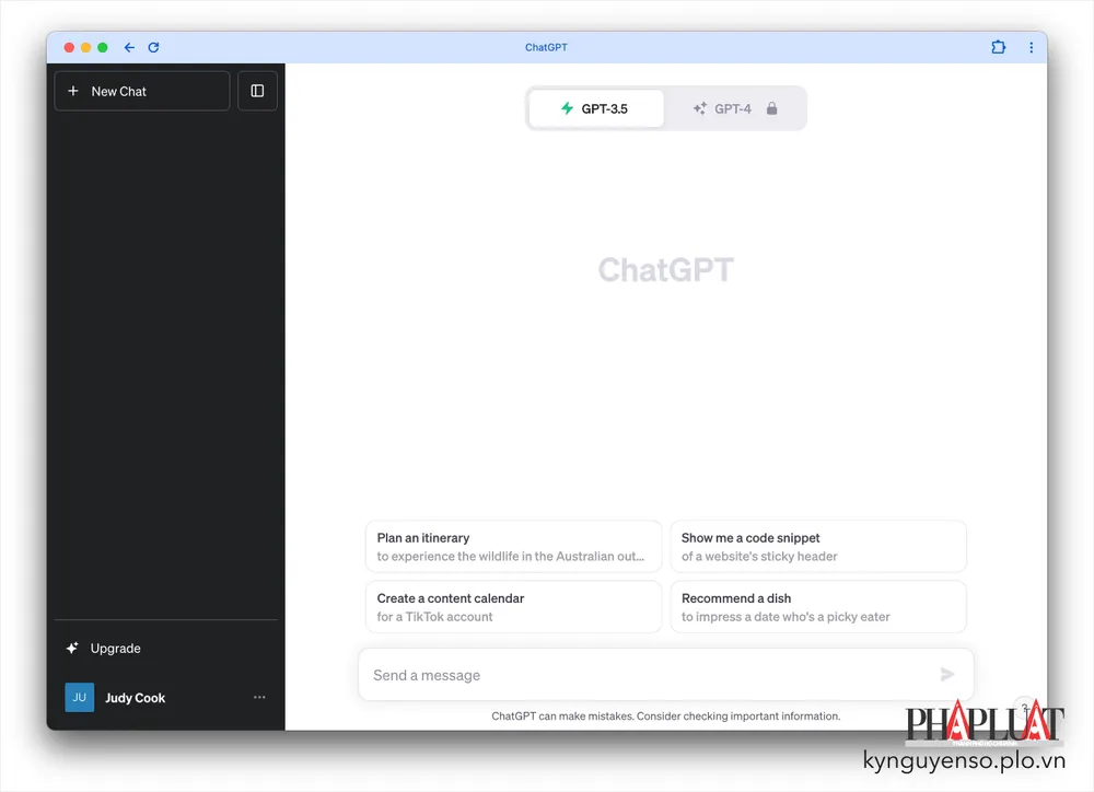 Sử dụng ChatGPT trên máy tính. Ảnh: TIỂU MINH