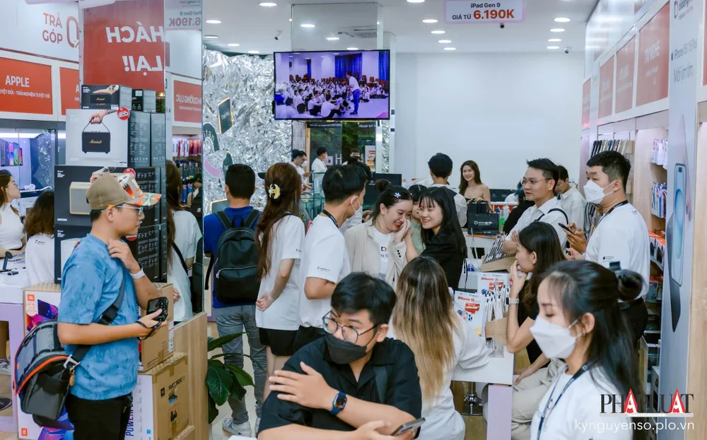 Thị trường smartphone nhộn nhịp cuối tháng 9 nhờ iPhone 15 series. Ảnh: TIỂU MINH