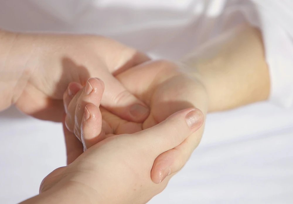 Sưng tấy đột ngột có thể là dấu hiệu của tiền sản giật. Ảnh: Pexels