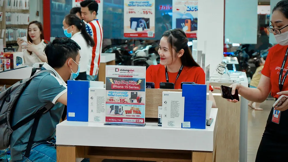 iPhone 15 Pro Max giảm giá sốc chỉ còn 32,49 triệu đồng.