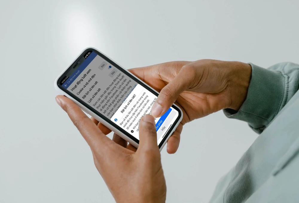 Đa số các công ty công nghệ đều theo dõi người dùng. Ảnh: MINH HOÀNG/Canva