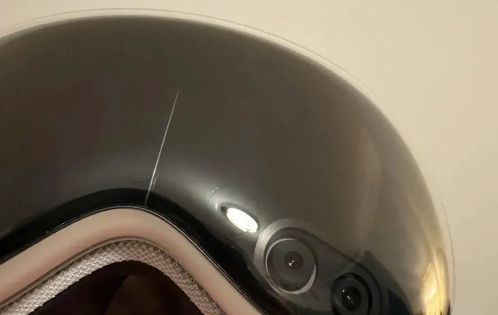 Tin công nghệ 23-2: Tai nghe Apple Vision Pro bị nứt bí ẩn. Ảnh:Reddit