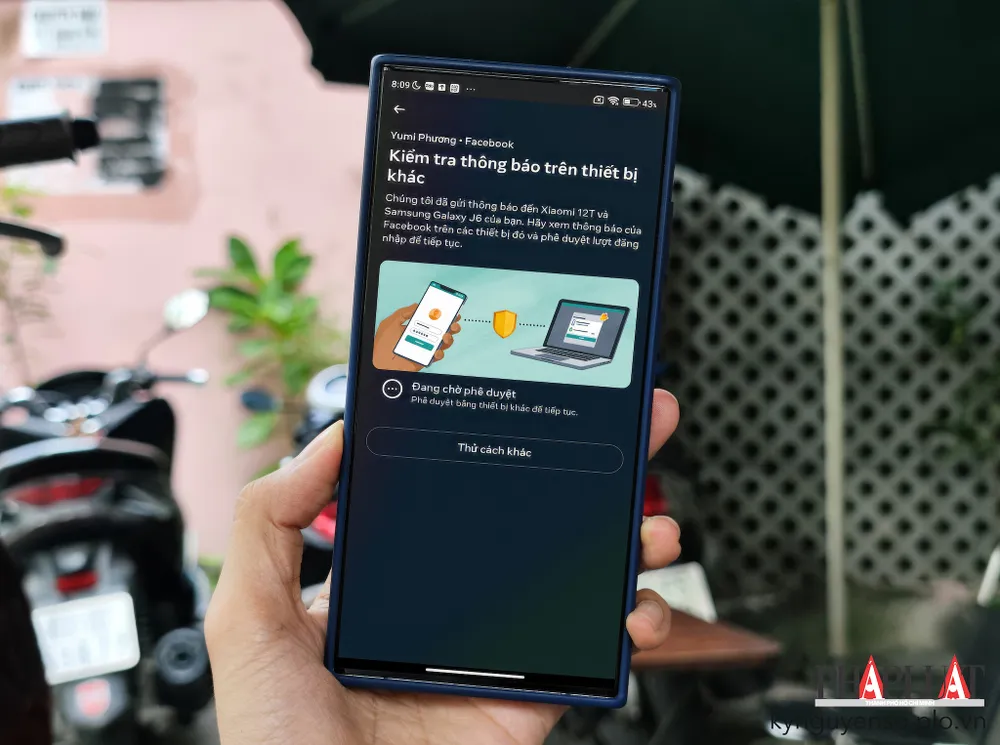 Một số người vẫn không thể đăng nhập Facebook dù nền tảng này đã hoạt động trở lại. Ảnh: TIỂU MINH