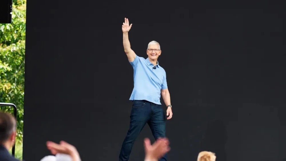 Tin công nghệ 15-3: CEO Tim Cook của Apple tại sự kiện WWDC 2023. Ảnh: Apple