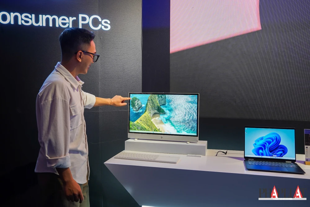 Các thiết bị AI giúp tăng khả năn sáng tạo, trải nghiệm làm việc. Ảnh: TIỂU MINH