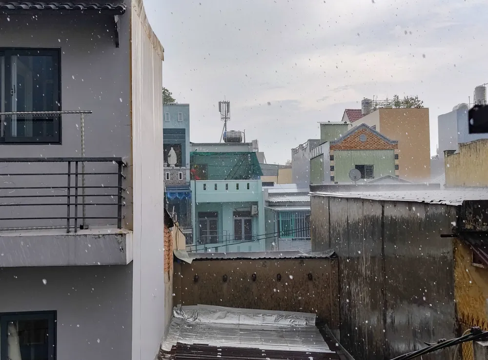 Những cơn mưa đầu mùa đang xuất hiện tại nhiều nơi trên cả nước. Ảnh: MINH HOÀNG