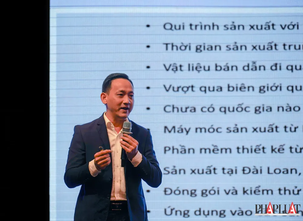 Ông Nguyễn Phúc Vinh, giám đốc kỹ thuật của Tập đoàn Synopsys Vietnam chia sẻ. Ảnh: TIỂU MINH Ông Nguyễn Phúc Vinh, giám đốc kỹ thuật của Tập đoàn Synopsys Vietnam chia sẻ. Ảnh: TIỂU MINH