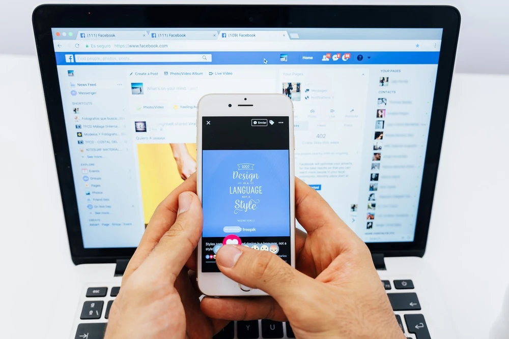 Không nên cấm nhân viên sử dụng Facebook trong công ty, thay vào đó doanh nghiệp cần đưa ra các chính sách phù hợp. Ảnh: Pexels Không nên cấm nhân viên sử dụng Facebook trong công ty, thay vào đó doanh nghiệp cần đưa ra các chính sách phù hợp. Ảnh: Pexels