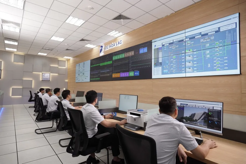 Đầu tư đúng mức cho CNTT sẽ giúp doanh nghiệp hạn chế được việc bị tấn công mạng. Đầu tư đúng mức cho CNTT sẽ giúp doanh nghiệp hạn chế được việc bị tấn công mạng.