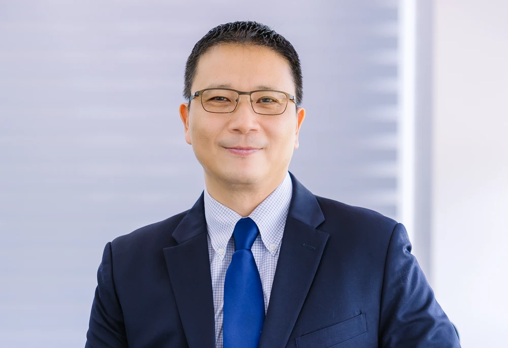 Tin công nghệ 2-7: Ông Kenneth Tse là Tổng giám đốc nhà máy Intel Việt Nam.