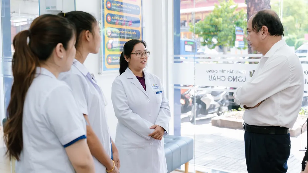 Tin công nghệ 7-7: Sở Y tế TP.HCM đã tuyên dương đội ngũ bác sĩ tại nhà thuốc FPT Long Châu Tin công nghệ 7-7: Sở Y tế TP.HCM đã tuyên dương đội ngũ bác sĩ tại nhà thuốc FPT Long Châu