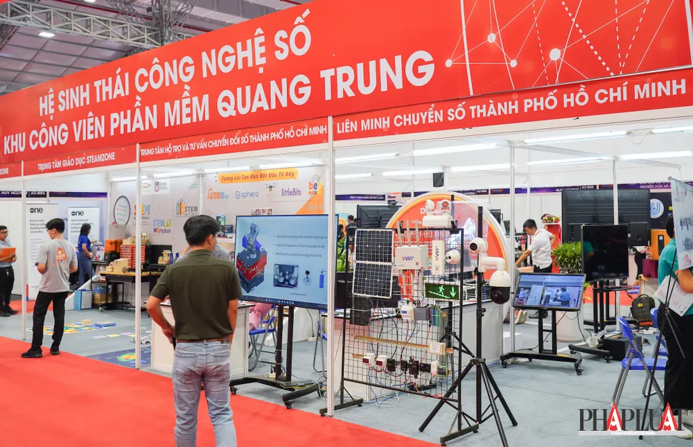 Các gian hàng triển lãm tại iTech Expo 2024. Ảnh: TIỂU MINH