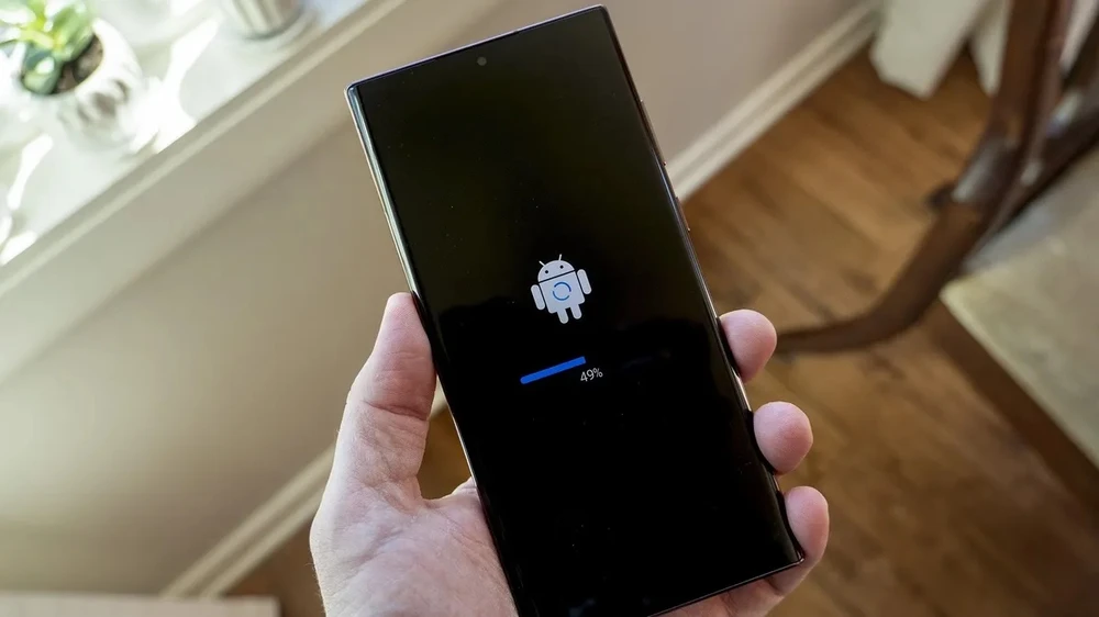 Samsung khuyên người dùng nên cập nhật bản vá bảo mật tháng 8 ngay khi chúng có sẵn. Ảnh: Nick Sutrich/Android Central Samsung khuyên người dùng nên cập nhật bản vá bảo mật tháng 8 ngay khi chúng có sẵn. Ảnh: Nick Sutrich/Android Central