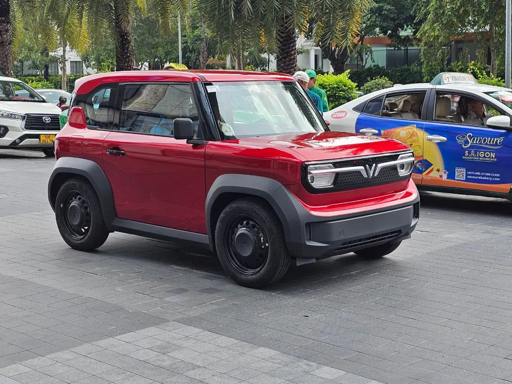 VinFast bàn giao những chiếc xe VF 3 đầu tiên cho khách hàng. Ảnh: TM