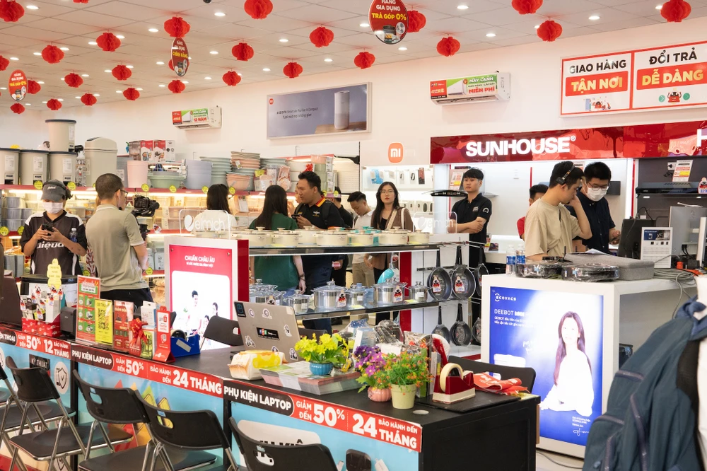 Tin công nghệ 4-8: Các ‘ông lớn’ bán lẻ bắt đầu nhảy vào ngành điện máy.