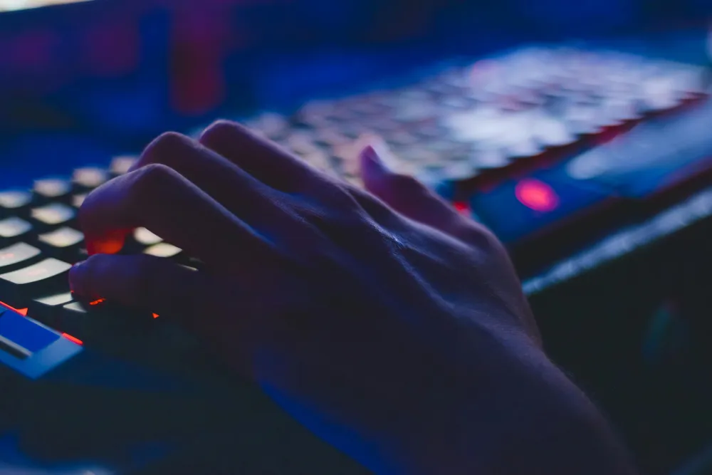 Vấn nạn rò rỉ mật khẩu trên Internet. Ảnh: Pexels Vấn nạn rò rỉ mật khẩu trên Internet. Ảnh: Pexels