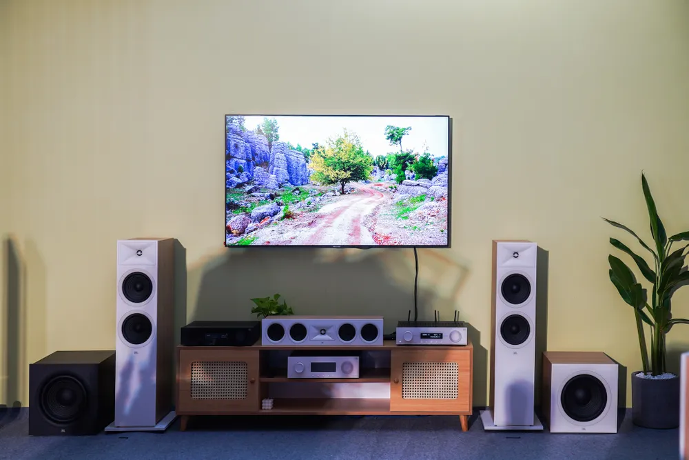 Hệ thống âm thanh mới của JBL. Ảnh: TIỂU MINH Hệ thống âm thanh mới của JBL. Ảnh: TIỂU MINH