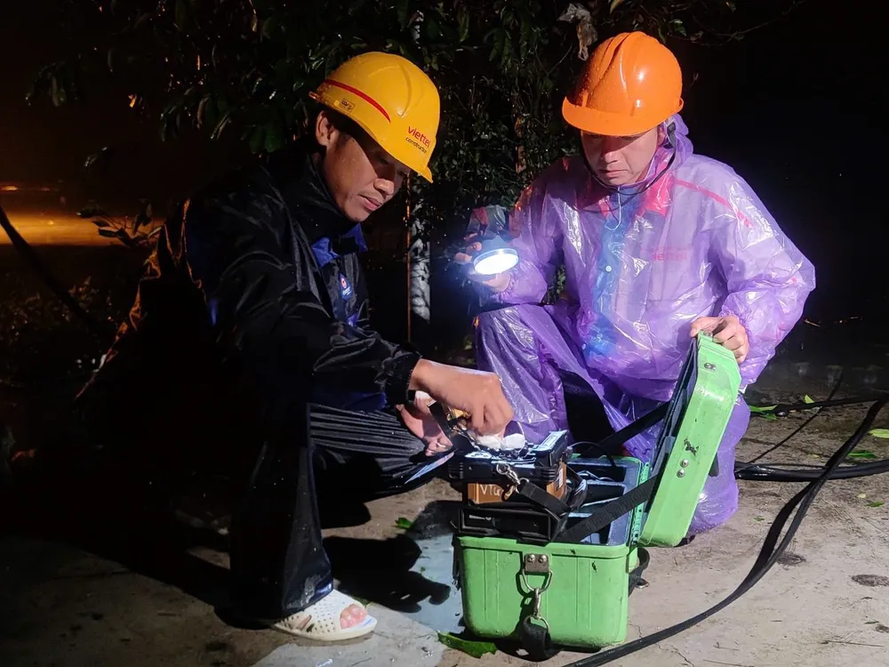 Các nhà mạng tích cực triển khai công tác cứu hộ, khắc phục sự cố sau bão số 3.