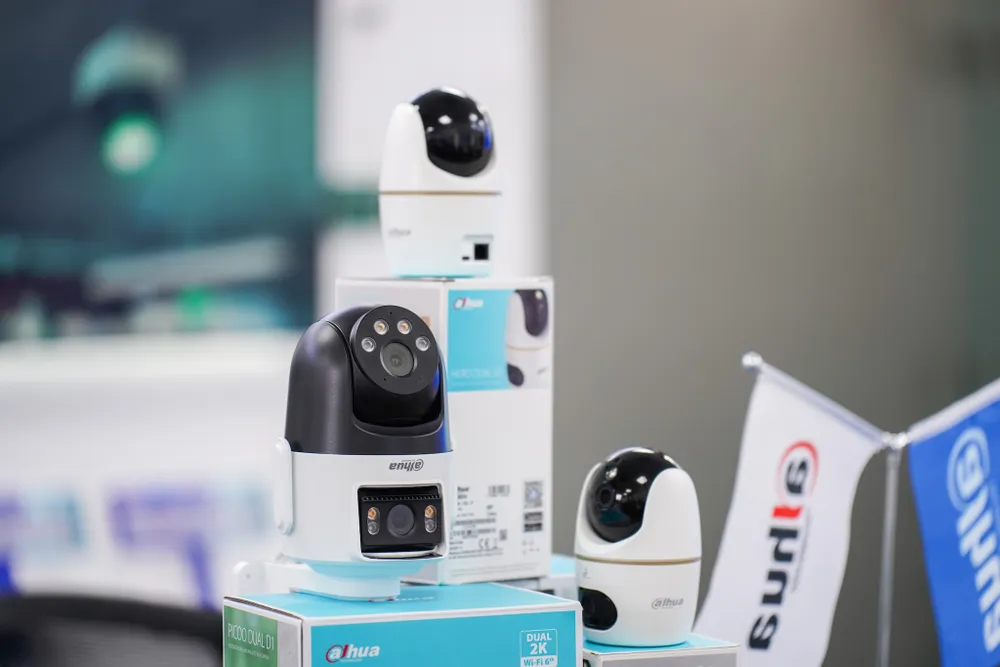 Tin công nghệ 20-9: Camera 2 mắt ngày càng phổ biến. Ảnh: TIỂU MINH Tin công nghệ 20-9: Camera 2 mắt ngày càng phổ biến. Ảnh: TIỂU MINH