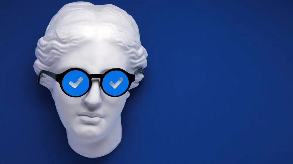 Dấu tích xanh có thể mua khiến chúng ta khó phân biệt đâu là thật và đâu là giả. Ảnh: Makeuseof/Shutterstock