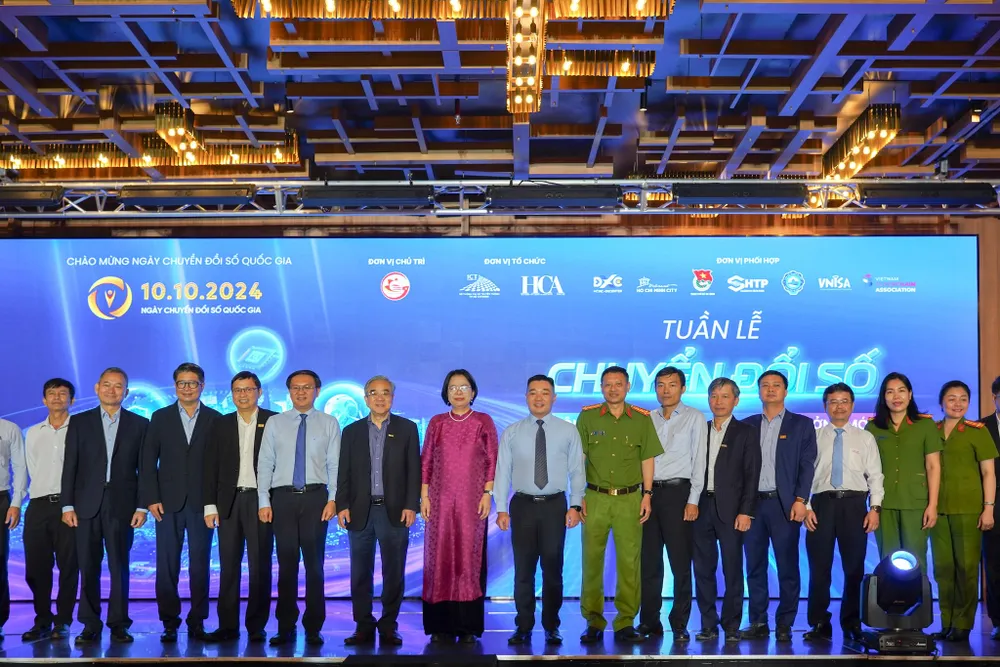 Khai mạc Tuần lễ Chuyển đổi số TP.HCM 2024. Ảnh: TIỂU MINH Khai mạc Tuần lễ Chuyển đổi số TP.HCM 2024. Ảnh: TIỂU MINH