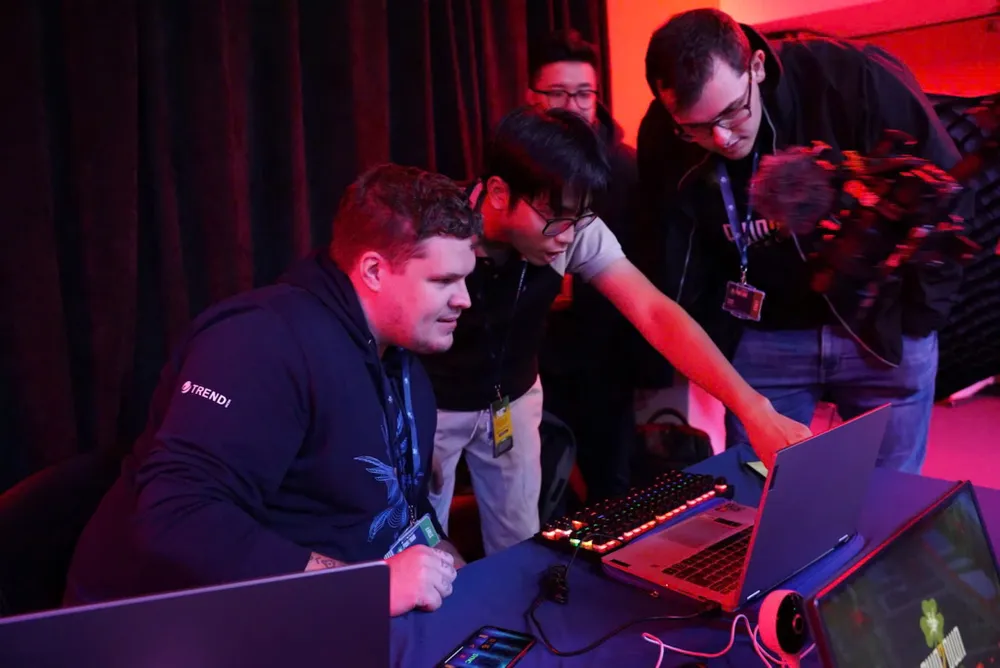 Cuộc thi Pwn2Own 2024 thu hút nhiều hacker mũ trắng tham gia.