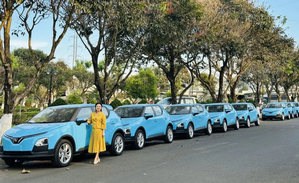 Doanh nghiệp Việt chuyển đổi sang xe điện.