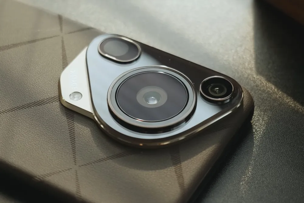 Huawei Pura 70 Ultra có khả năng thay đổi khẩu độ từ f/1.6 đến f/4.0.