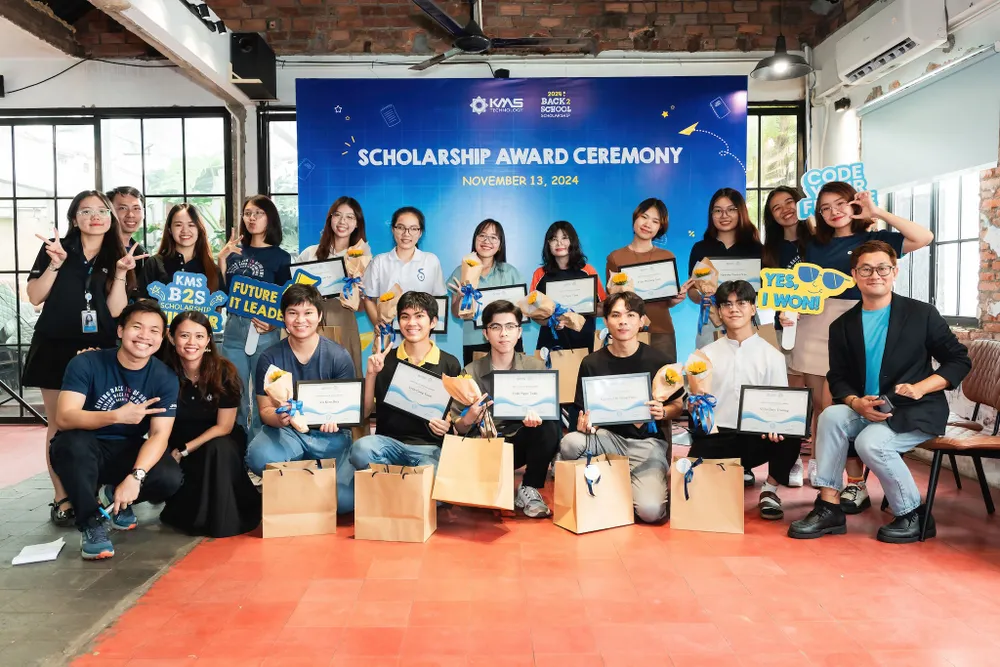 Tin công nghệ 18-11: 20 sinh viên CNTT xuất sắc đạt học bổng KMS Back2School.