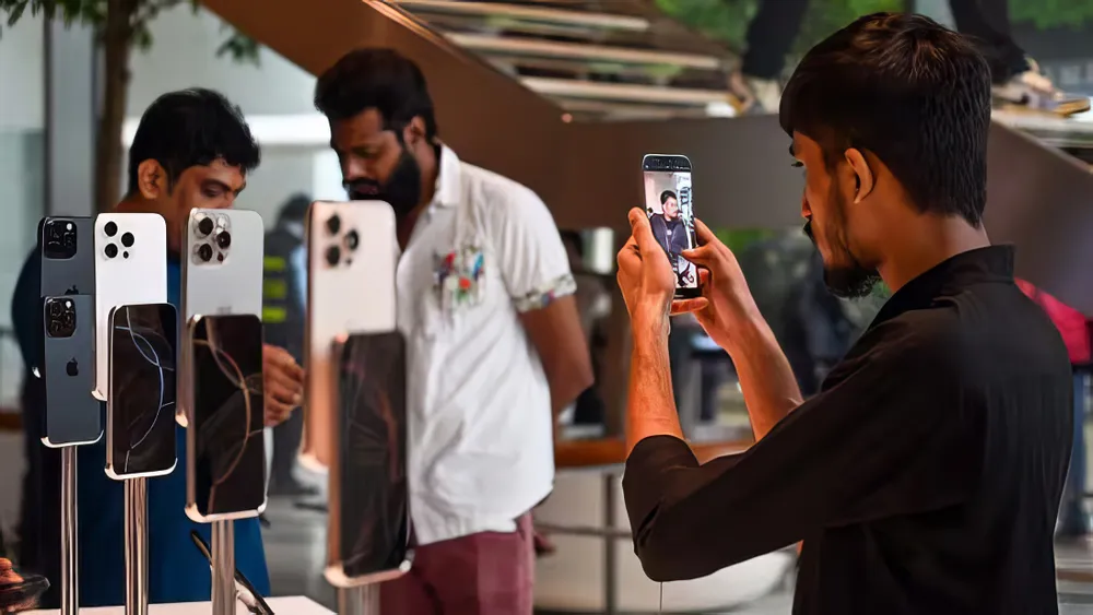 Apple có thể là miền đất hứa mới của Apple và Samsung. Ảnh: Hindustan Times