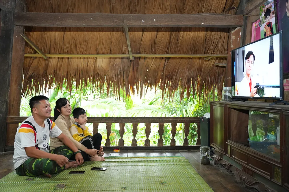 Tin công nghệ 16-12: LG đồng hành Quỹ Vì Tầm Vóc Việt tặng TV cho người dân.