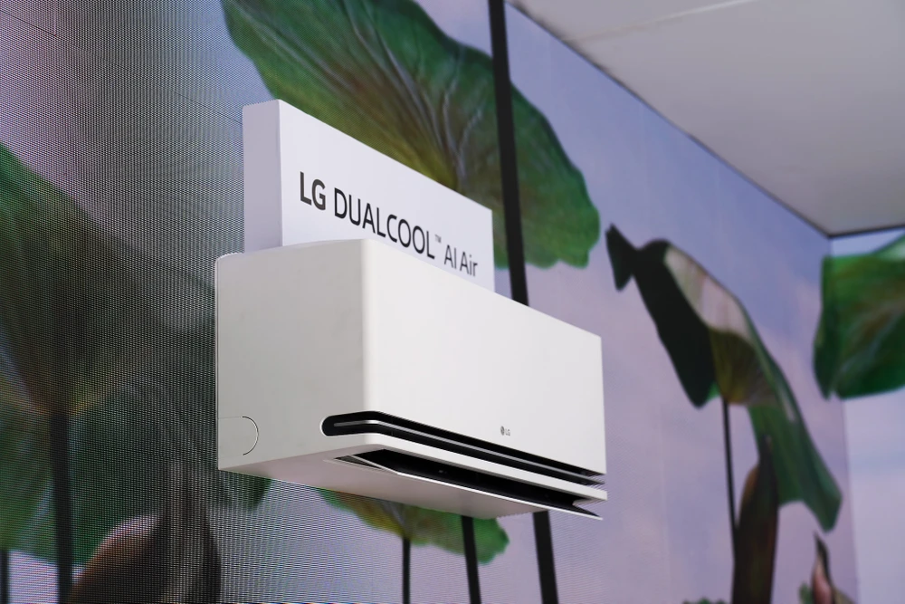 Thị trường máy lạnh ngày càng sôi động với nhiều thiết bị được tích hợp AI. Ảnh: TIỂU MINH