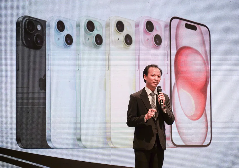 iPhone và nhiều thiết bị công nghệ giảm giá mạnh dịp cuối năm. Ảnh: TIỂU MINH