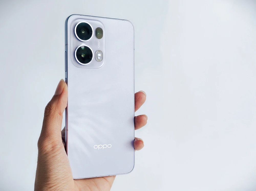 Thiết kế vuông vức, khả năng cầm nắm thoải mái. Ảnh: TIỂU MINH