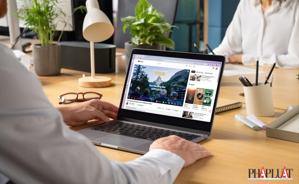 Xem video YouTube nước ngoài bằng thuyết minh tiếng Việt. Ảnh: MINH HOÀNG/Canva