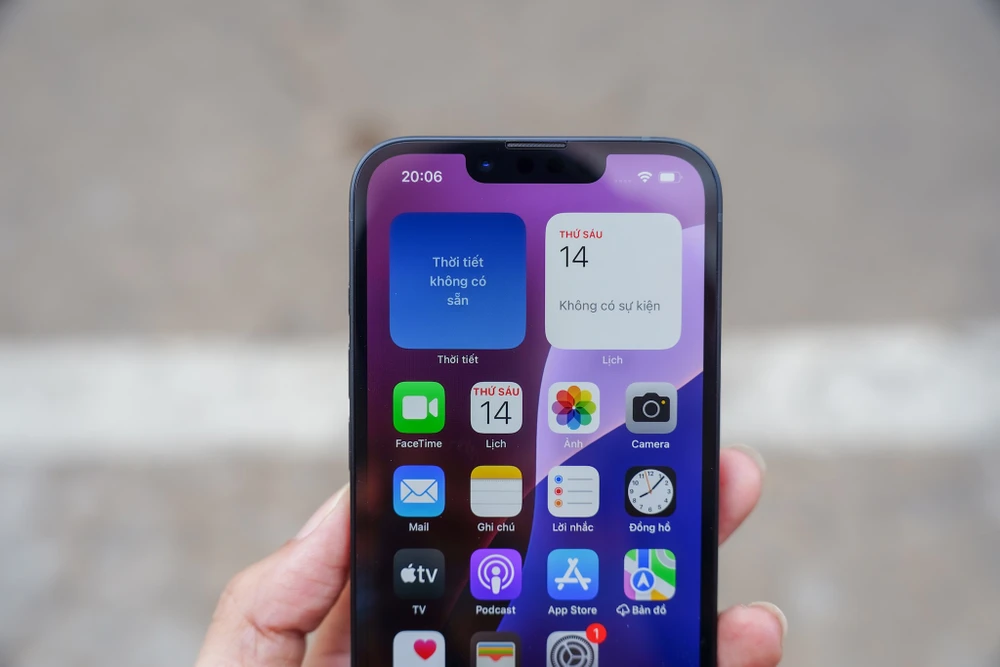 Cấu hình iPhone 16e khá mạnh, có thể chạy tốt các tính năng AI Apple Intelligence. Ảnh: TIỂU MINH Đánh giá cấu hình iPhone 16e khá mạnh, có thể chạy tốt các tính năng AI Apple Intelligence. Ảnh: TIỂU MINH