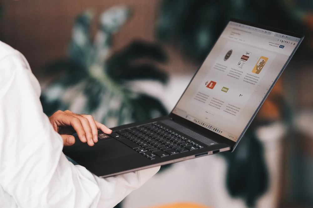 Tin công nghệ 24-3: Laptop AI Zenbook S16 có giá 42,9 triệu đồng. Tin công nghệ 24-3: Laptop AI Zenbook S16 có giá 42,9 triệu đồng.