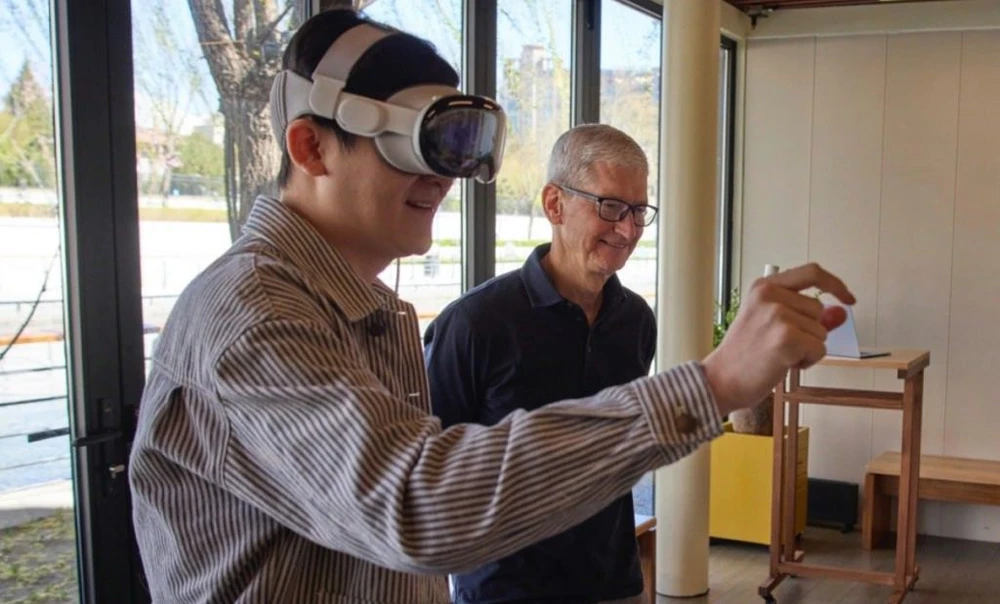 Tin công nghệ 27-3: CEO Tim Cook bất ngờ thăm Trung Quốc. Ảnh: Tim Cook Tin công nghệ 27-3: CEO Tim Cook bất ngờ thăm Trung Quốc. Ảnh: Tim Cook