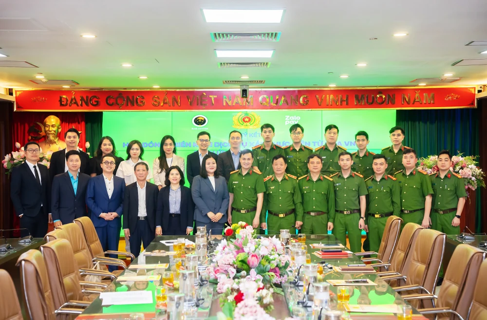 Bộ Công an và ZaloPay hợp tác đẩy mạnh chuyển đổi số. Ảnh: Zalopay Bộ Công an và ZaloPay hợp tác đẩy mạnh chuyển đổi số. Ảnh: Zalopay